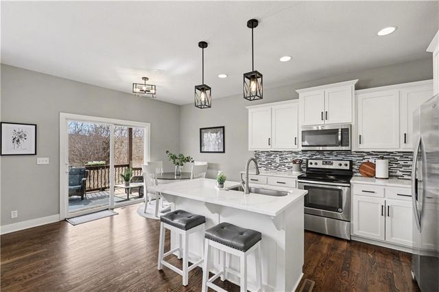 205 E Woodland Avenue, Lone Jack, MO 64070