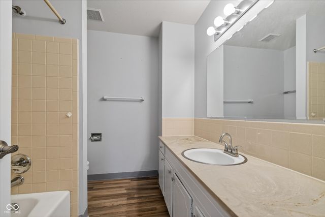 857 Indigo Way 857D, Indianapolis, IN 46260