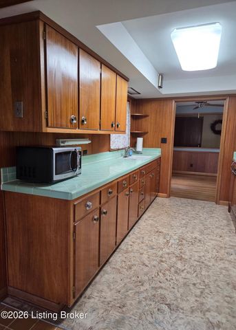 9307 Fairground Rd, Louisville, KY 40291