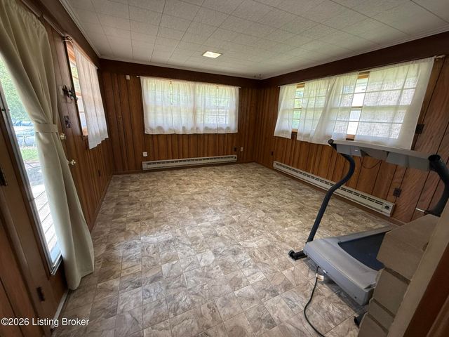 9307 Fairground Rd, Louisville, KY 40291