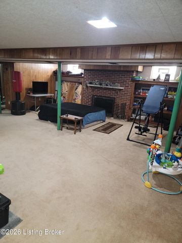 9307 Fairground Rd, Louisville, KY 40291