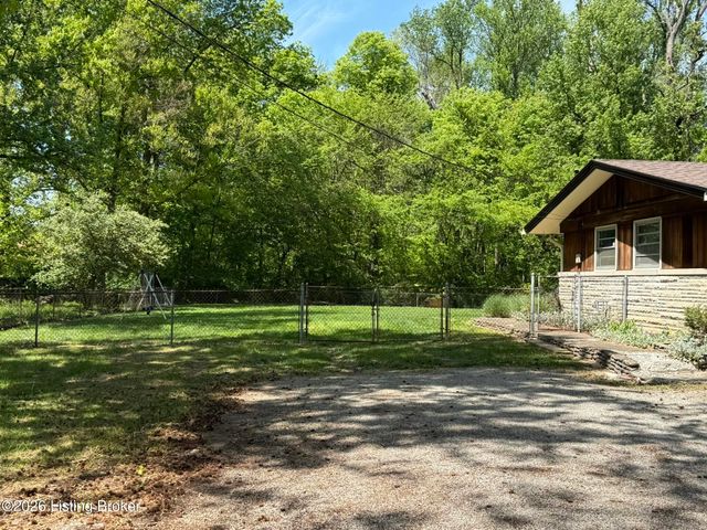 9307 Fairground Rd, Louisville, KY 40291