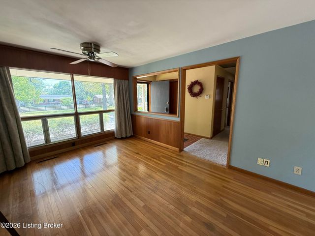 9307 Fairground Rd, Louisville, KY 40291