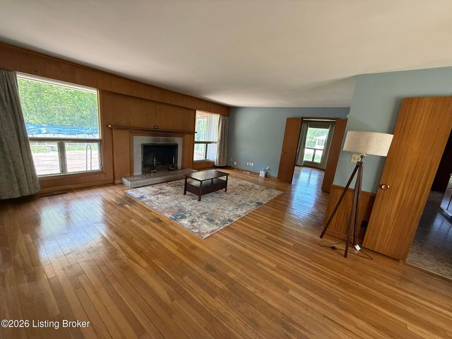 9307 Fairground Rd, Louisville, KY 40291