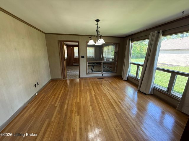 9307 Fairground Rd, Louisville, KY 40291