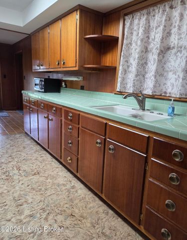 9307 Fairground Rd, Louisville, KY 40291