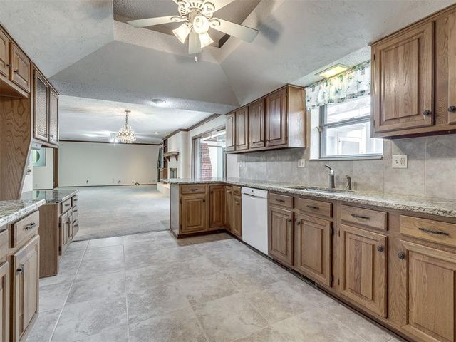 1608 N Sooner Road, Edmond, OK 73034