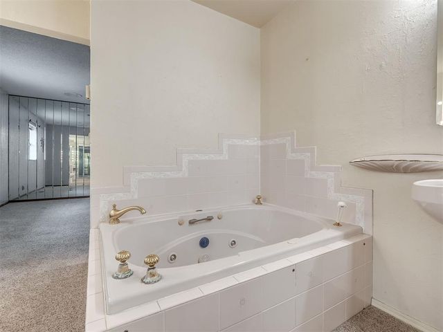 1608 N Sooner Road, Edmond, OK 73034