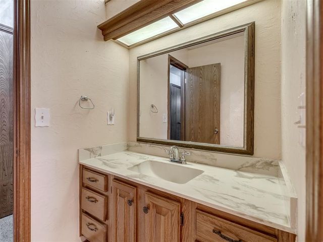 1608 N Sooner Road, Edmond, OK 73034