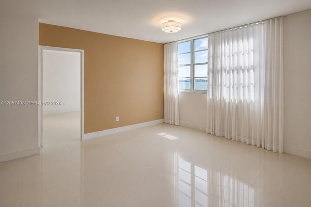 825 Brickell Bay Dr 1151, Miami, FL 33131
