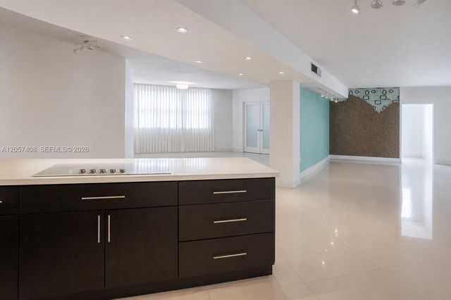 825 Brickell Bay Dr 1151, Miami, FL 33131