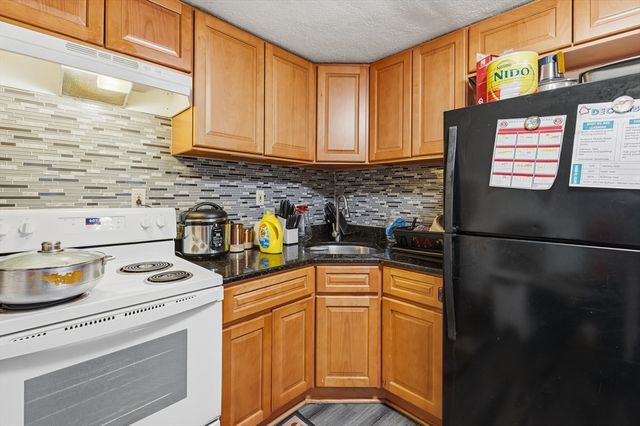 29 Auna Dr 3, Brockton, MA 02301