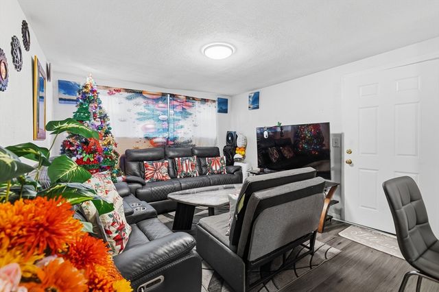 29 Auna Dr 3, Brockton, MA 02301