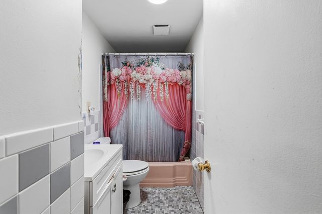 29 Auna Dr 3, Brockton, MA 02301