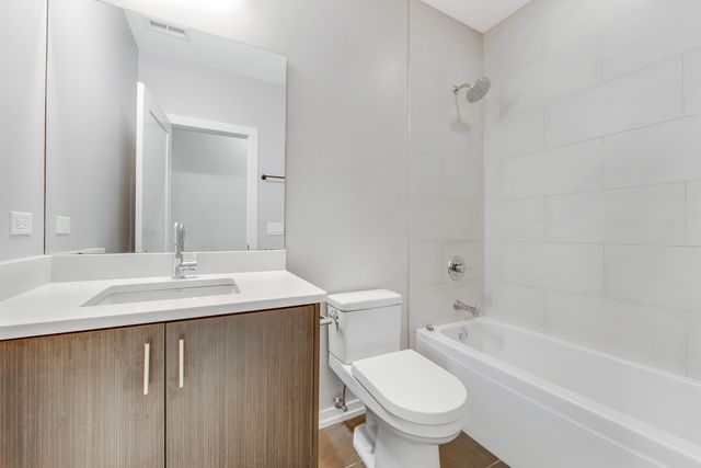 2431 W Congress Parkway 1, Chicago, IL 60612