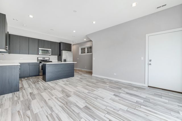 2431 W Congress Parkway 1, Chicago, IL 60612
