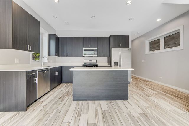 2431 W Congress Parkway 1, Chicago, IL 60612