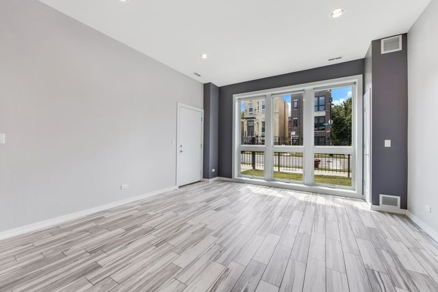 2431 W Congress Parkway 1, Chicago, IL 60612