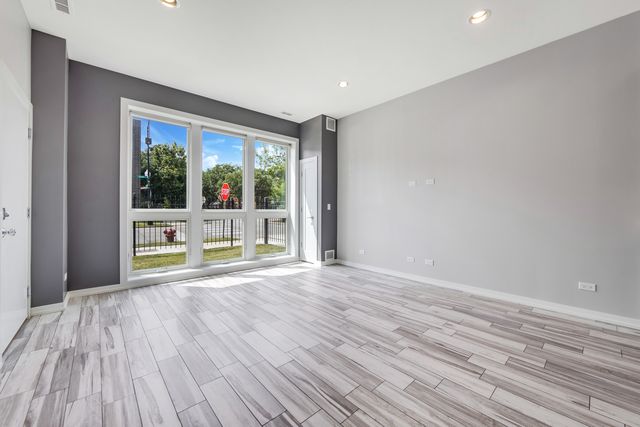 2431 W Congress Parkway 1, Chicago, IL 60612