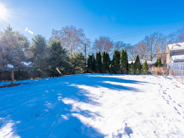 1110 S Gables Boulevard, Wheaton, IL 60189