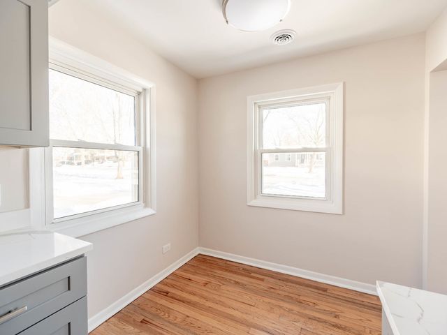 1110 S Gables Boulevard, Wheaton, IL 60189