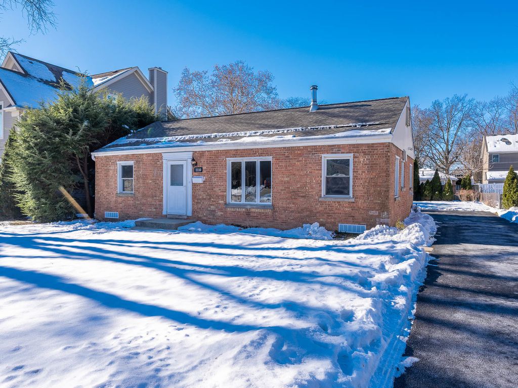 1110 S Gables Boulevard, Wheaton, IL 60189