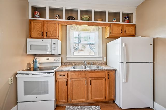 1602 1st Ave NW, Cedar Rapids, IA 52405