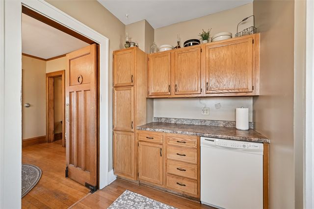 1602 1st Ave NW, Cedar Rapids, IA 52405