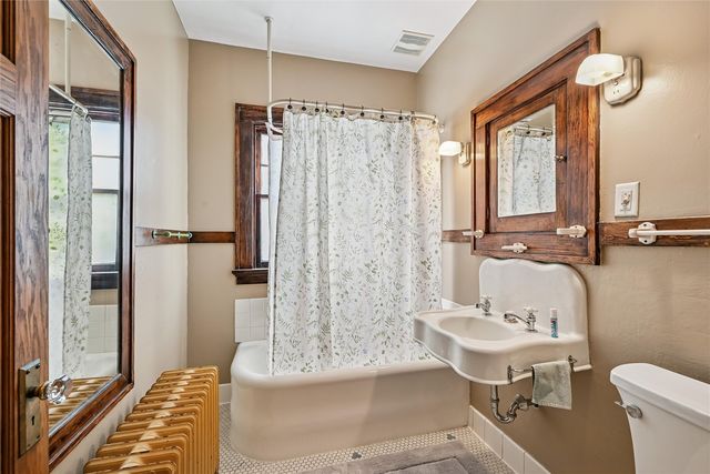 1602 1st Ave NW, Cedar Rapids, IA 52405