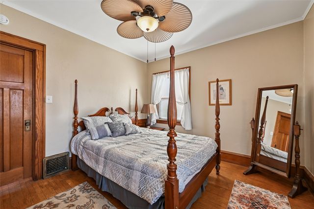 1602 1st Ave NW, Cedar Rapids, IA 52405