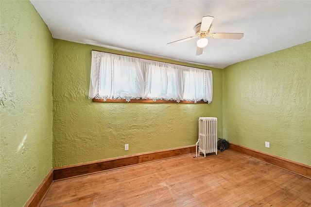 1602 1st Ave NW, Cedar Rapids, IA 52405