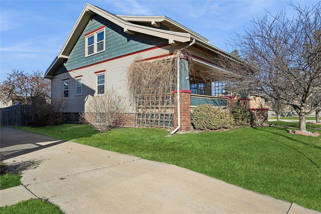 1602 1st Ave NW, Cedar Rapids, IA 52405