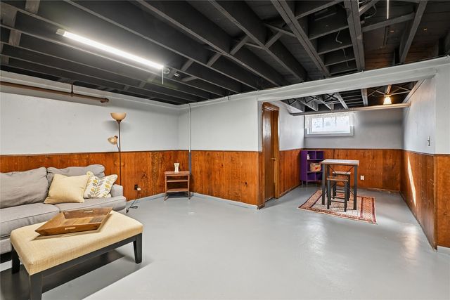 1602 1st Ave NW, Cedar Rapids, IA 52405