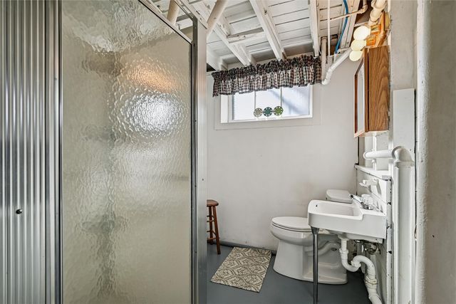 1602 1st Ave NW, Cedar Rapids, IA 52405