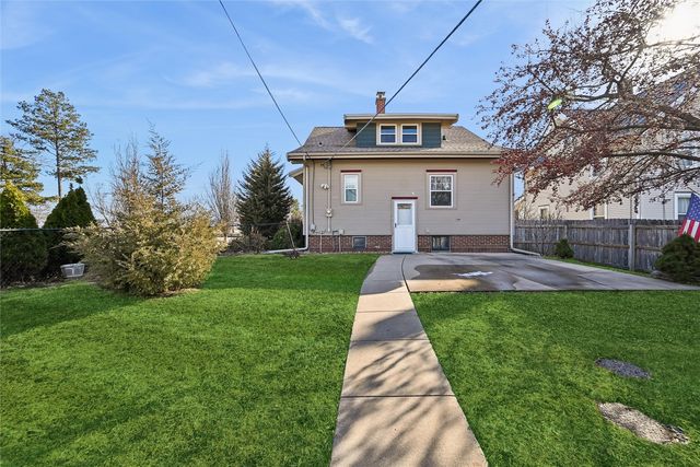 1602 1st Ave NW, Cedar Rapids, IA 52405