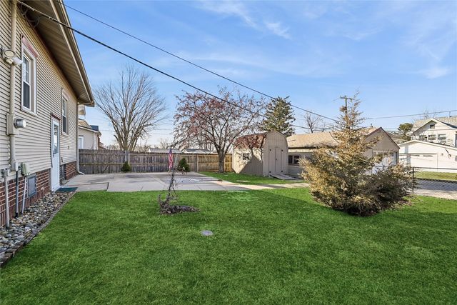 1602 1st Ave NW, Cedar Rapids, IA 52405