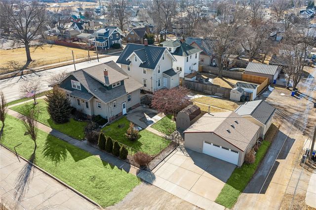 1602 1st Ave NW, Cedar Rapids, IA 52405