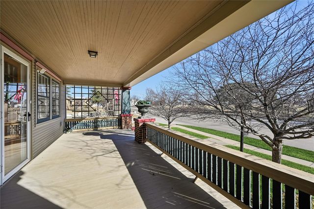 1602 1st Ave NW, Cedar Rapids, IA 52405