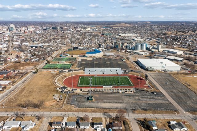 1602 1st Ave NW, Cedar Rapids, IA 52405