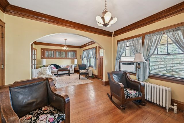 1602 1st Ave NW, Cedar Rapids, IA 52405