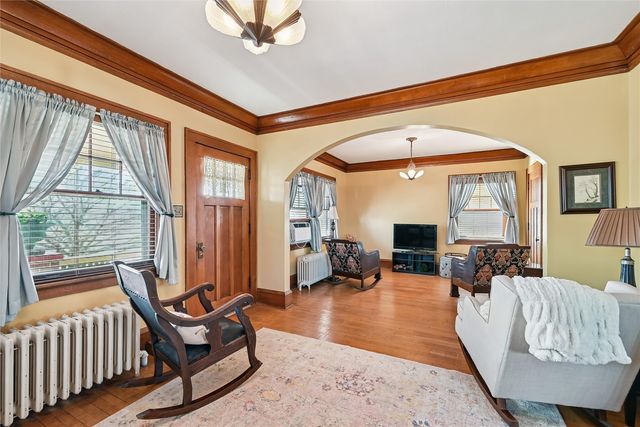 1602 1st Ave NW, Cedar Rapids, IA 52405