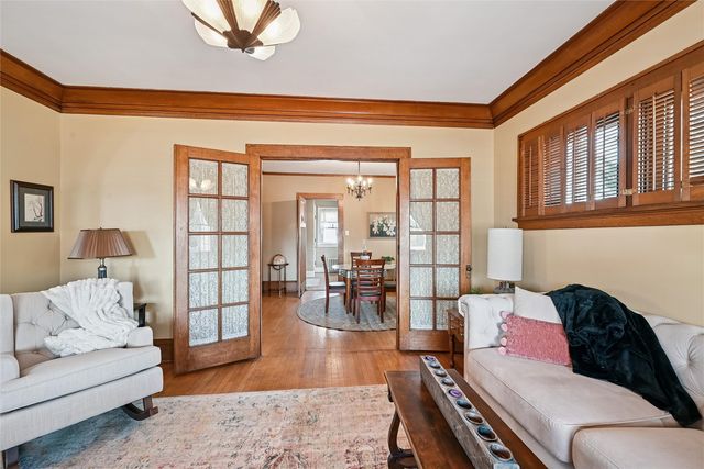 1602 1st Ave NW, Cedar Rapids, IA 52405