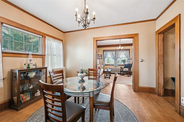 1602 1st Ave NW, Cedar Rapids, IA 52405