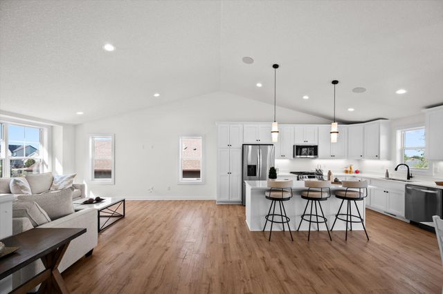 1949 S Lusitano Street, Shakopee, MN 55379