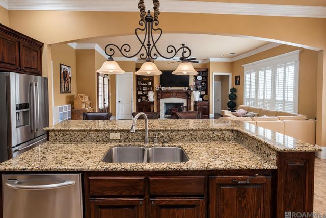 6162 Pelican Crossing Dr, Gonzales, LA 70737