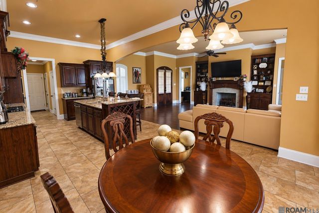 6162 Pelican Crossing Dr, Gonzales, LA 70737