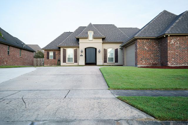 6162 Pelican Crossing Dr, Gonzales, LA 70737
