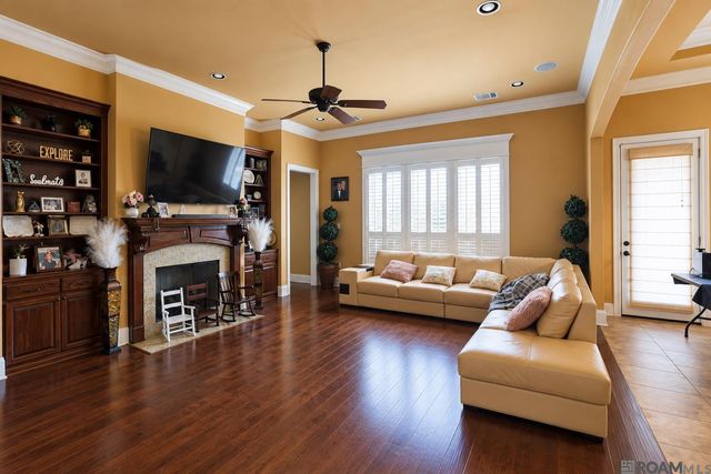 6162 Pelican Crossing Dr, Gonzales, LA 70737