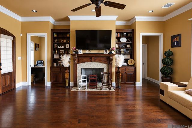 6162 Pelican Crossing Dr, Gonzales, LA 70737