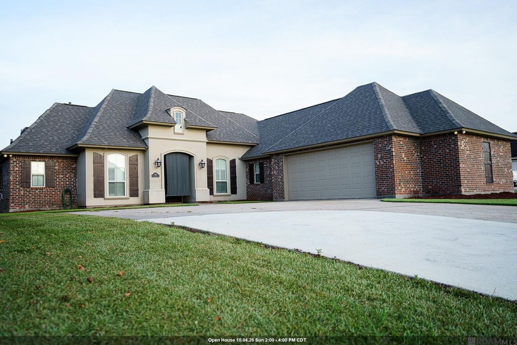 6162 Pelican Crossing Dr, Gonzales, LA 70737